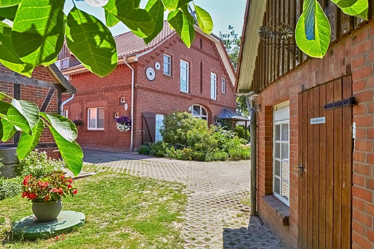 Отель Elbhof Harnisch Блеккеде Экстерьер фото
